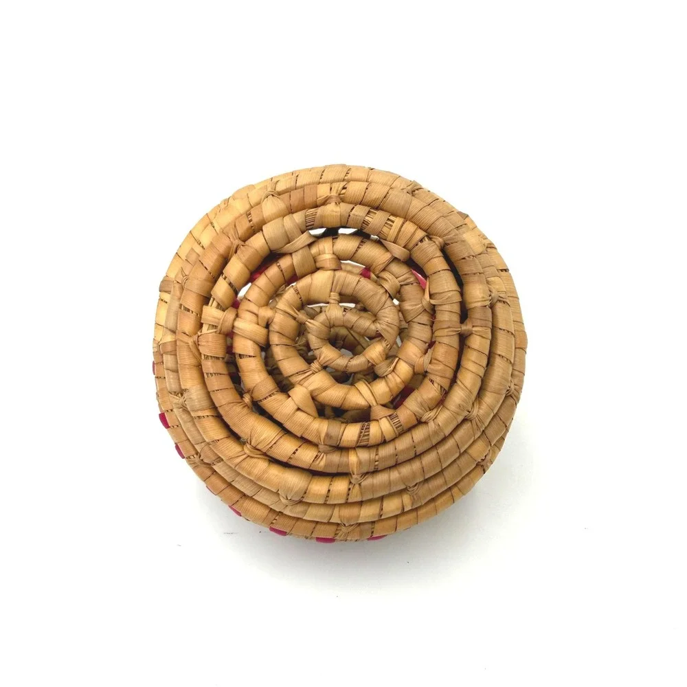 Vintage Small Round Woven Pine Needle Trinket Basket with Lid and‎ Handles Boho